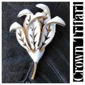 Vintage Crown Trifari White Enamel Flower Brooch